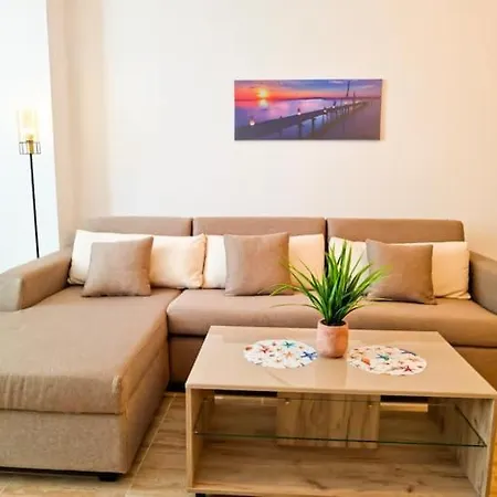 Sunshine By The Sea 아파트